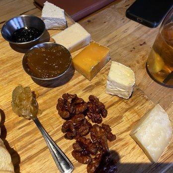 The Twisted Tail - Five cheese options: Roelli Cheese Haus Red Rock, Nettle Mead Sappy Ewe, Bourbon Bellavitano, Purple haze, Lively Run Gouda - Venues & Event Spaces Near Me - Philadelphia, Pennsylvania The Twisted Tail - Five cheese options: Roelli Cheese Haus Red Rock, Nettle Mead Sappy Ewe, Bourbon Bellavitano, Purple haze, Lively Run Gouda - Venues & Event Spaces Near Me - Philadelphia, Pennsylvania