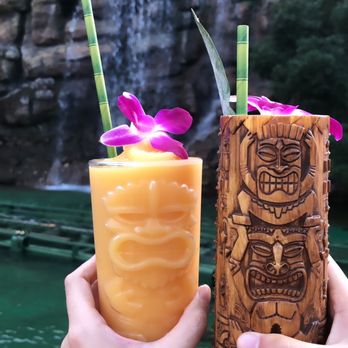 Isla Nu-Bar - Bahama mama (left), rum runner (right) - Cocktail Bars Near Me - Universal City, California Isla Nu-Bar - Bahama mama (left), rum runner (right) - Cocktail Bars Near Me - Universal City, California