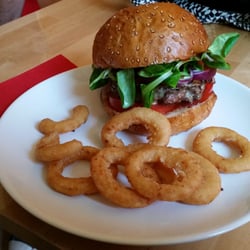Pizzamen - BBQ Burger s cibulovými kroužky