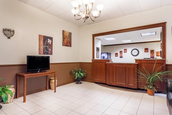 RED ROOF INN NORWICH - Updated January 2025 - 27 Photos - 75 N Broad St