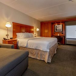 Hampton Inn Wheeling - Guest room