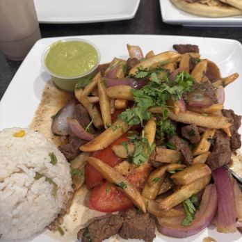 Lo'roko Pupuseria & Grill - Lomo Saltado Criollo - Salvadoran Near Me - Bellflower, California Lo'roko Pupuseria & Grill - Lomo Saltado Criollo - Salvadoran Near Me - Bellflower, California
