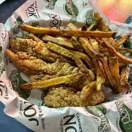 Kid's chicken and fries