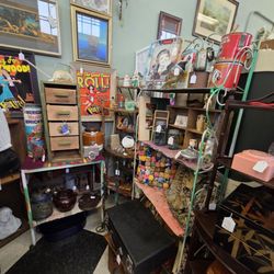 Dilly Dally Antiques & Collectibles