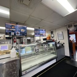 Dakari Soul Food - Inside...near closing, shelves bare