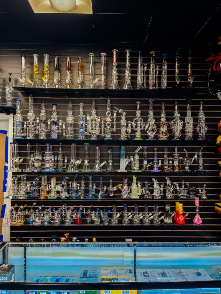 KING TOBACCO AND VAPE SHOP Updated September 2024 1427 N Great Neck