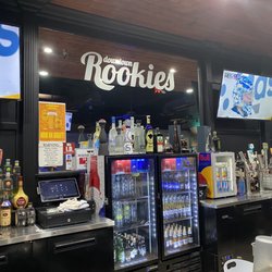 Downtown Rookies Sports Bar - The Bar