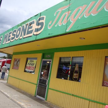 Los Mesones Restaurant - Los Mesones storefront August 4th 2013 visit - Mexican Near Me - Denver, Colorado Los Mesones Restaurant - Los Mesones storefront August 4th 2013 visit - Mexican Near Me - Denver, Colorado