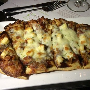 Robust Wine Bar - Figgy piggy flatbread - Wine Bars Near Me - Webster Groves, Missouri
