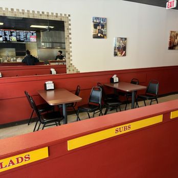 Billy's Famous Pizza - Seating area - Pizza Near Me - Merrimack, New Hampshire
