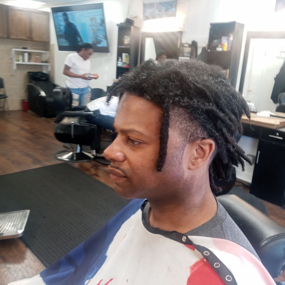 North Kutz Barbershop - By Rolando J. - Barbers Near Me - Chicago, Illinois North Kutz Barbershop - By Rolando J. - Barbers Near Me - Chicago, Illinois