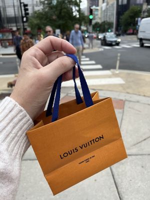 LOUIS VUITTON CHICAGO MICHIGAN AVENUE - Updated November 2025 - 190 Reviews & 89 Photos - 919 N Michigan Ave, Chicago, Illinois - Leather Goods - Phone Number - Yelp