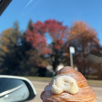 A La Folie - Cruffin - Macarons Near Me - Naperville, Illinois