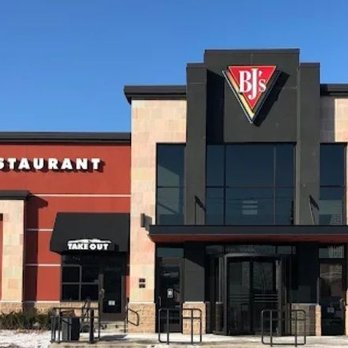 BJ's Restaurant & Brewhouse - New American Near Me - Valley Stream, New York