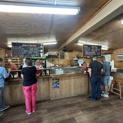 Billy's Pit BarBQ - Serving counter and menus
