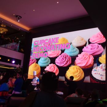 Norwegian Escape - Cake Decorating Demonstration - Travel Services Near Me Norwegian Escape - Cake Decorating Demonstration - Travel Services Near Me
