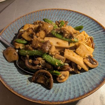 Yao - Mushrooms Stir Fry - Cantonese Near Me - New York, New York Yao - Mushrooms Stir Fry - Cantonese Near Me - New York, New York