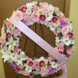 Oakleaf Florist - Sympathy wreath in Pink roses, carns, sprays and White daisies, Babys Breath, & Lillys