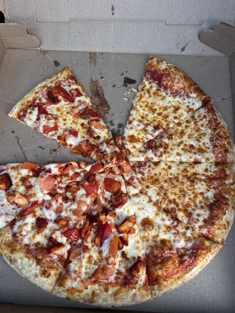 Food from Paras Pizza & Gyro