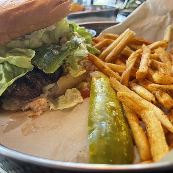 Drake Downtown Bend - Drake Cheeseburger & Fries - New American Near Me - Bend, Oregon Drake Downtown Bend - Drake Cheeseburger & Fries - New American Near Me - Bend, Oregon