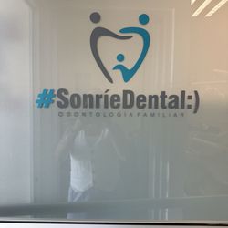 Dental Sonríe - Name/Logo