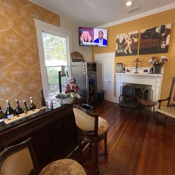Ash Street Cigar Parlor - the living room - Beer Bar Near Me - Fernandina Beach, Florida