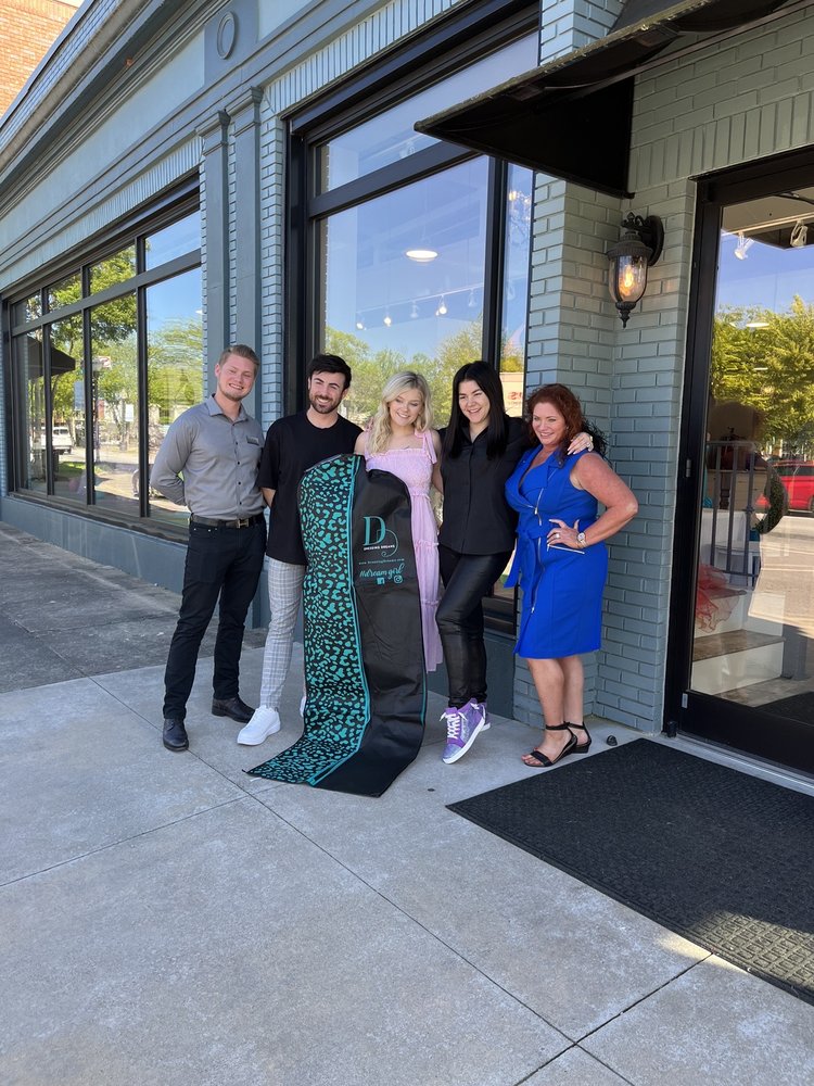 Dressing Dreams Logo