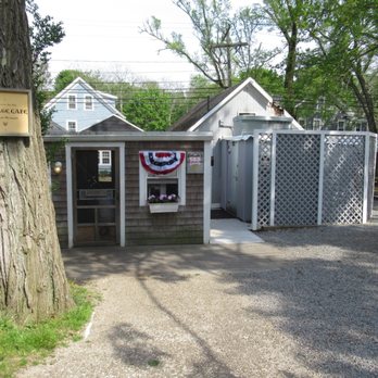 Eulinda's Ice Cream - View of the outside - Ice Cream & Frozen Yogurt Near Me - Falmouth, Massachusetts