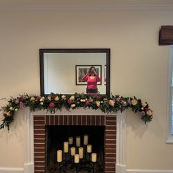 Lee's Flower And Card Shop - Mantelpiece arrangement