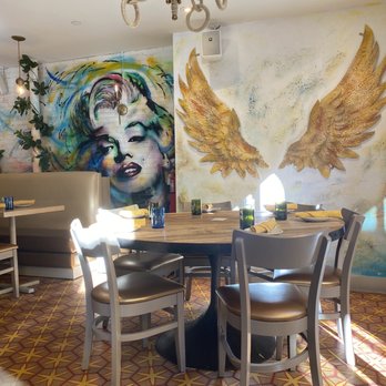 Serafina Back Bay - Beautiful murals - Italian Near Me - Boston, Massachusetts Serafina Back Bay - Beautiful murals - Italian Near Me - Boston, Massachusetts