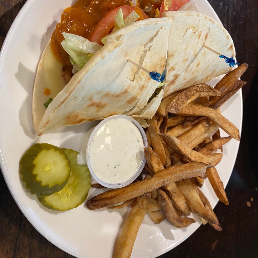 Edwards Restaurant & Lounge - Chicken flatbread - American Near Me - New Castle, Pennsylvania