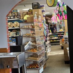 Super Amanecer Roanoke - The entrance from the restaurant to the Supermarket. .
