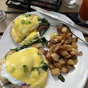 Bay Cafe - Eggs Benedict with Canadian bacon and spinach. Tasty but overdone, not runny eggs, and not toasted English muffin. - American Near Me - Provincetown, Massachusetts