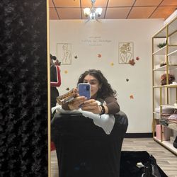 Adore Galore Beauty - The set up of her salon, so thoughtfully decorated, organized and very sanitary,