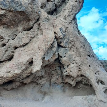 Hole-in-the-Rock - Side view - Hiking Near Me - Phoenix, Arizona Hole-in-the-Rock - Side view - Hiking Near Me - Phoenix, Arizona