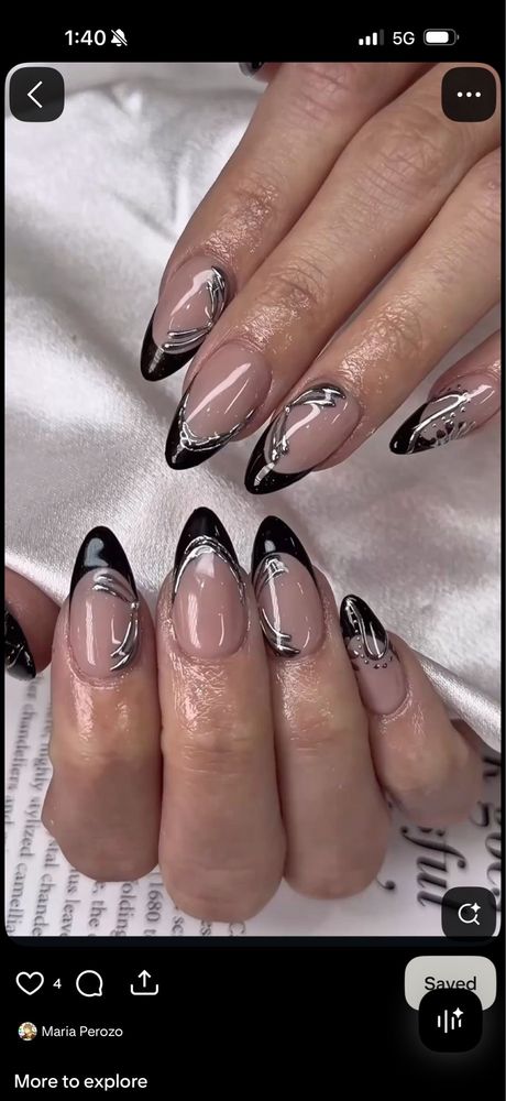 Rose’s Nails Logo
