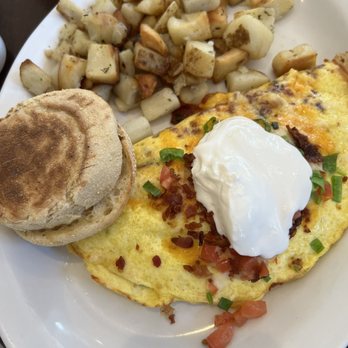Le Peep Restaurant - Omni Omelet - American Near Me - Evanston, Illinois