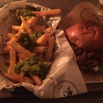Holy Cow Brgr's & Stuff - Cheddar pommes med jalapeños och en pulled pork burgare! - Burgers Near Me - Göteborg, O Holy Cow Brgr's & Stuff - Cheddar pommes med jalapeños och en pulled pork burgare! - Burgers Near Me - Göteborg, O