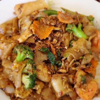 Sunny Thai - N6. Pad Kee Mow with beef - Thai Near Me - Arlington, Texas