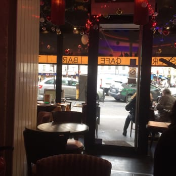 Le Diplomate - Looking outside the restaurant. - Brasseries Near Me - Paris, 75 Le Diplomate - Looking outside the restaurant. - Brasseries Near Me - Paris, 75