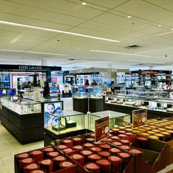 IGL - IGL Duty Free_Saint-Bernard-de-Lacolle, QC_Yelp_Sanju-8 - Duty-Free Shops Near Me - Saint-Bernard-de-Lacolle, Quebec