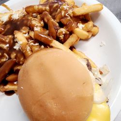 S & J's Diner - Cheeseburger and poutine