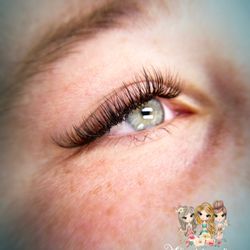 Flutterby Lash Studio  - Beautiful classic set