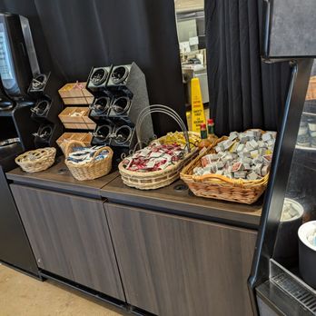 Carver's Cafe - Condiment Station - Cafes Near Me - Keystone, South Dakota