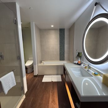 Hyatt Centric Waikiki Beach - Hotels Near Me - Honolulu, Hawaii