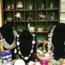 Echos Past Antiques - A large variety of jewelry! Perfect for finding something unique!