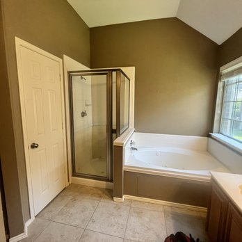 A To Z Remodeling - Master bathroom renovation before - General Contractors Near Me - Everman, Texas A To Z Remodeling - Master bathroom renovation before - General Contractors Near Me - Everman, Texas