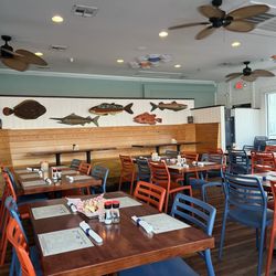 Pressley's At the Marina - Dining area - elevated.