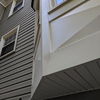 Paramount Builders - This entire bay window looks like a mess. - General Contractors Near Me