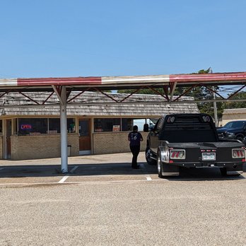 Dairy-Ette - Still have car hop service..! Even with these temperatures....that's worth 5 Stars right there - Burgers Near Me - Dallas, Texas